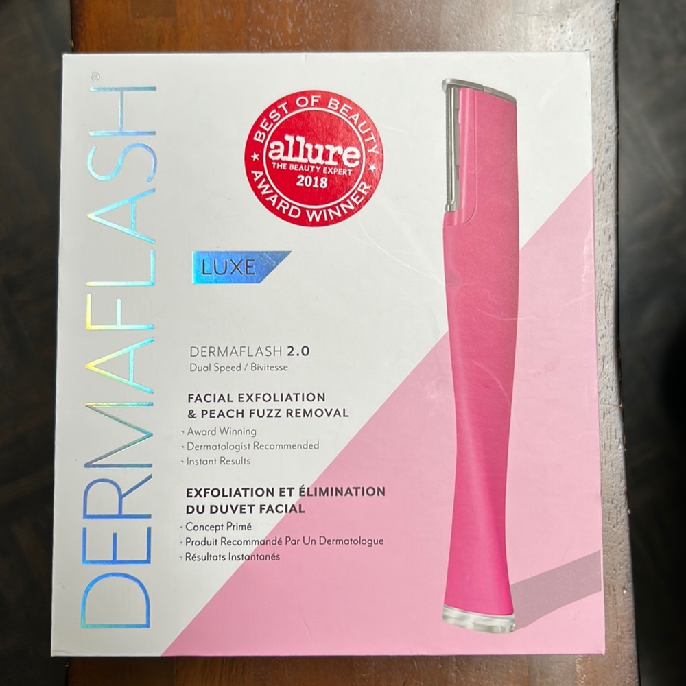 Dermaflash 2.0 facial exfoliation & peach fuzz removal kit, new in box